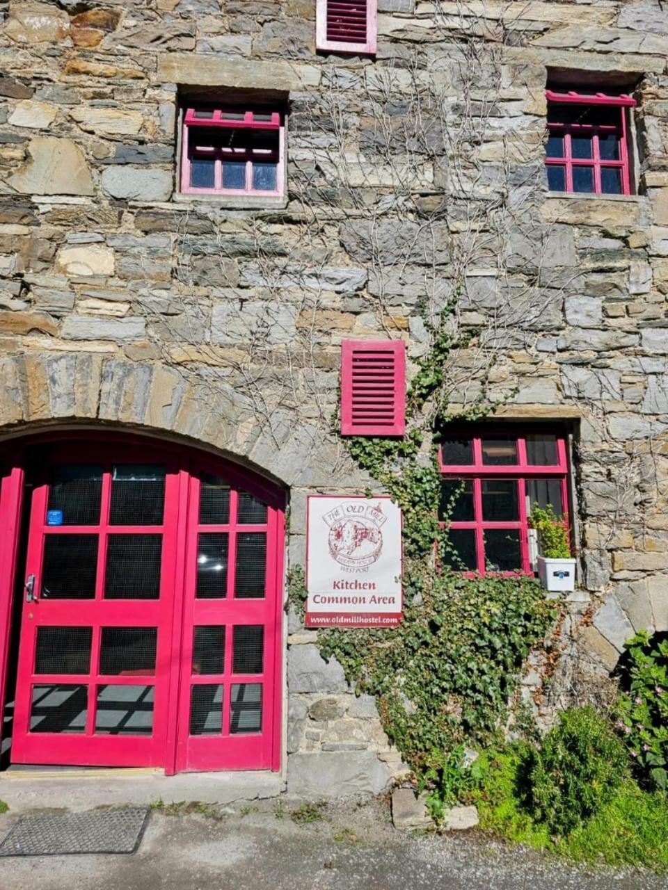 Old Mill Holiday Hostel Westport Ngoại thất bức ảnh